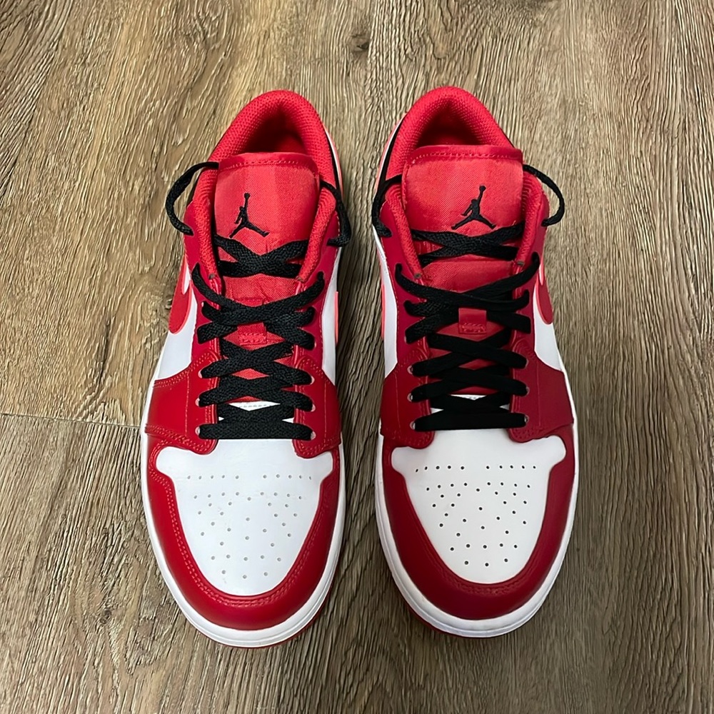 Jordan 1 Low Reverse Black Toe